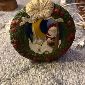 Charming Santa Holiday Wreath Lamp